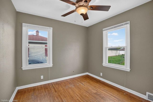 1181 Locke Avenue, Waterloo, IA 50702
