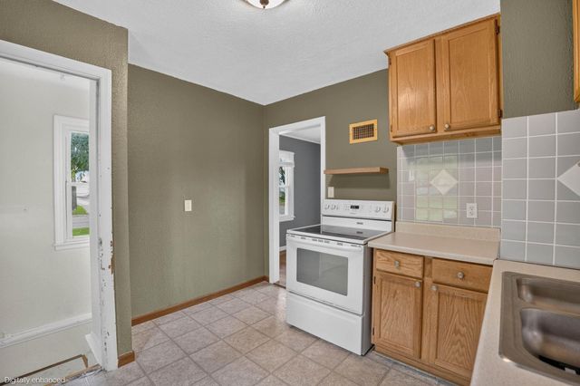 1181 Locke Avenue, Waterloo, IA 50702