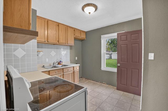 1181 Locke Avenue, Waterloo, IA 50702