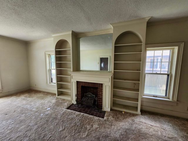 715 W Harvey Ave, Wellington, KS 67152