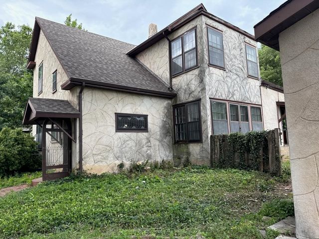 715 W Harvey Ave, Wellington, KS 67152