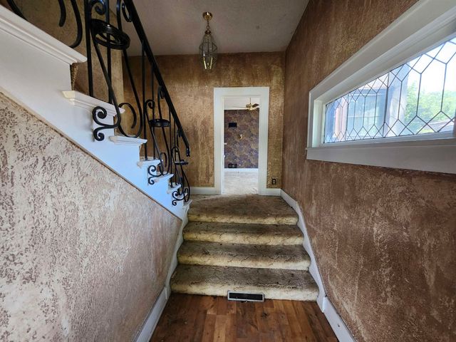 715 W Harvey Ave, Wellington, KS 67152