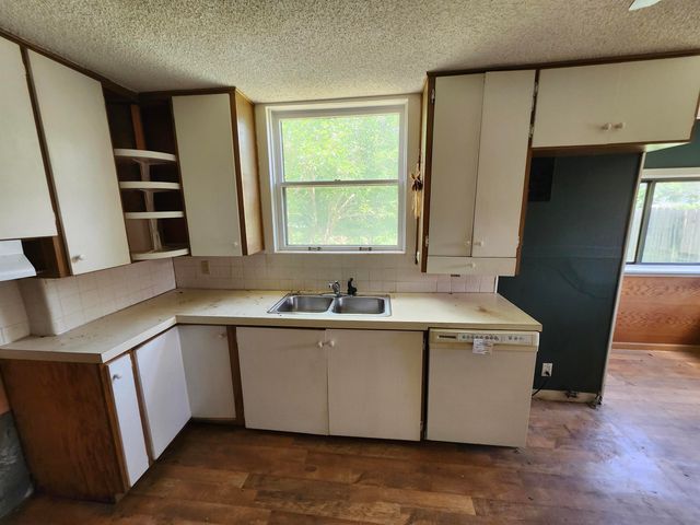 715 W Harvey Ave, Wellington, KS 67152