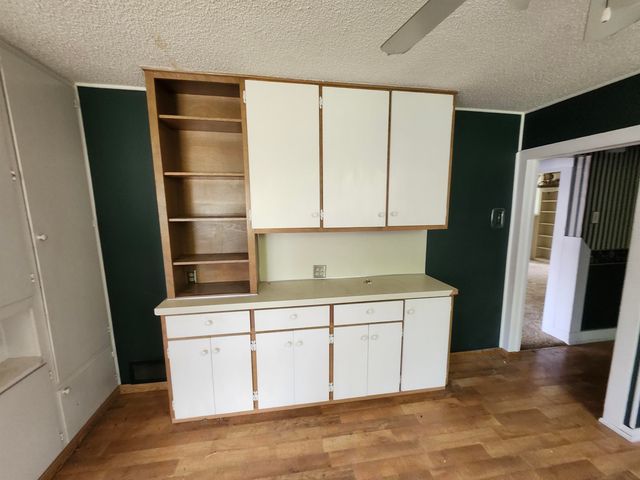 715 W Harvey Ave, Wellington, KS 67152