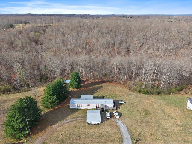 997 Pack Rd, White Bluff, TN 37187