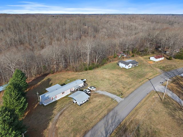 997 Pack Rd, White Bluff, TN 37187