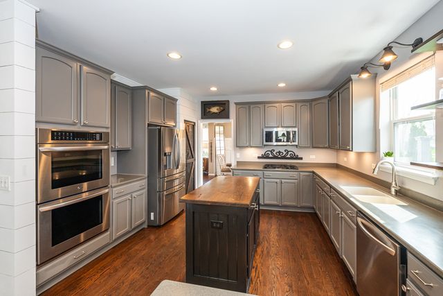 2440 Trailside Lane, Wauconda, IL 60084