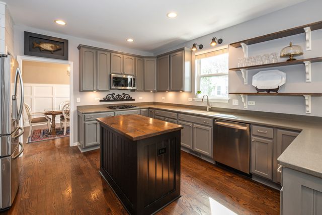 2440 Trailside Lane, Wauconda, IL 60084