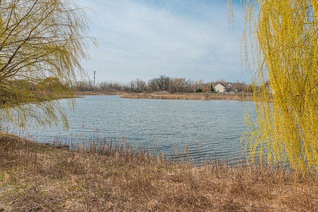 2440 Trailside Lane, Wauconda, IL 60084
