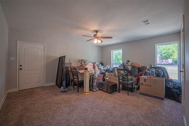 611 S Dallas Street, Palmer, TX 75152