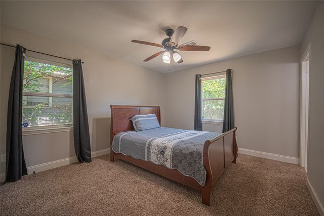 611 S Dallas Street, Palmer, TX 75152