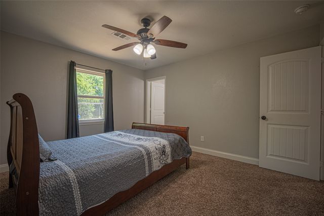 611 S Dallas Street, Palmer, TX 75152