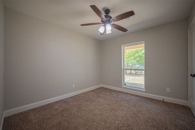 611 S Dallas Street, Palmer, TX 75152