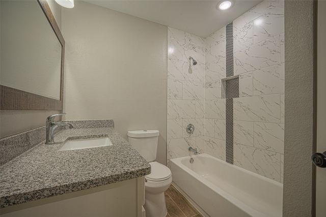 611 S Dallas Street, Palmer, TX 75152