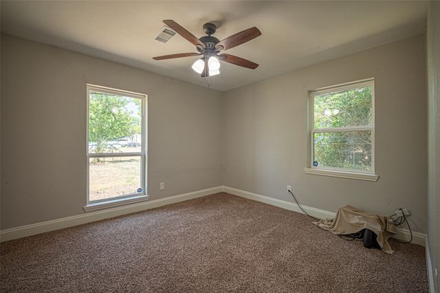 611 S Dallas Street, Palmer, TX 75152