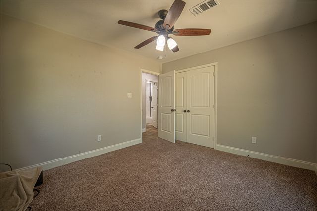 611 S Dallas Street, Palmer, TX 75152
