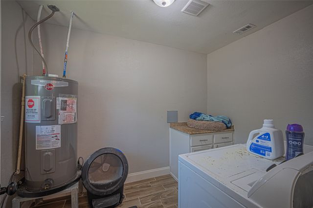 611 S Dallas Street, Palmer, TX 75152