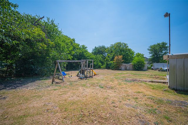 611 S Dallas Street, Palmer, TX 75152