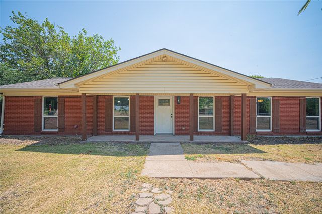 611 S Dallas Street, Palmer, TX 75152