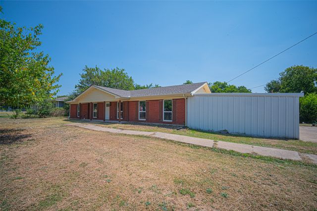 611 S Dallas Street, Palmer, TX 75152