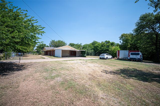 611 S Dallas Street, Palmer, TX 75152