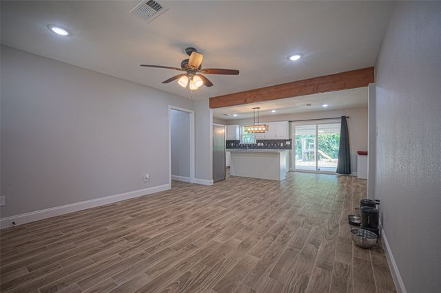 611 S Dallas Street, Palmer, TX 75152