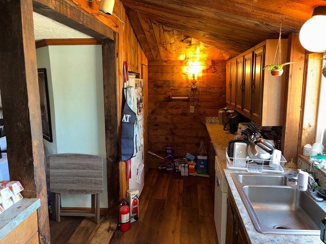 129 Commercial St, Whitman, MA 02382