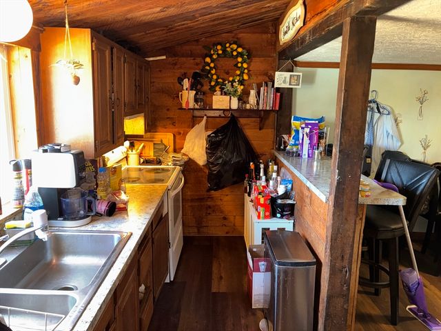 129 Commercial St, Whitman, MA 02382