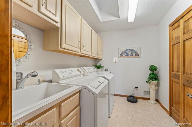 2021 Serenity Way, Commerce Twp, MI 48390