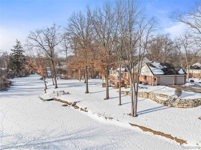 2021 Serenity Way, Commerce Twp, MI 48390