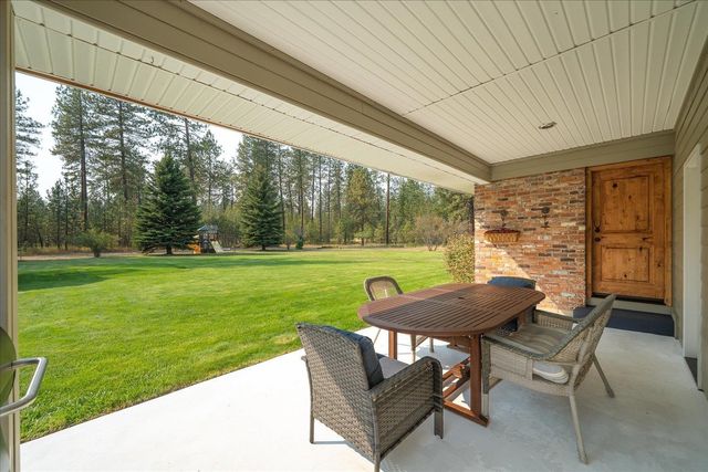 27415 N Bear Lake Rd, Chattaroy, WA 99003