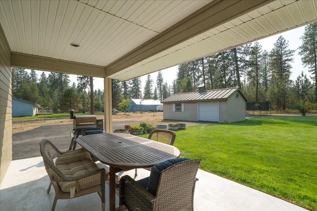 27415 N Bear Lake Rd, Chattaroy, WA 99003