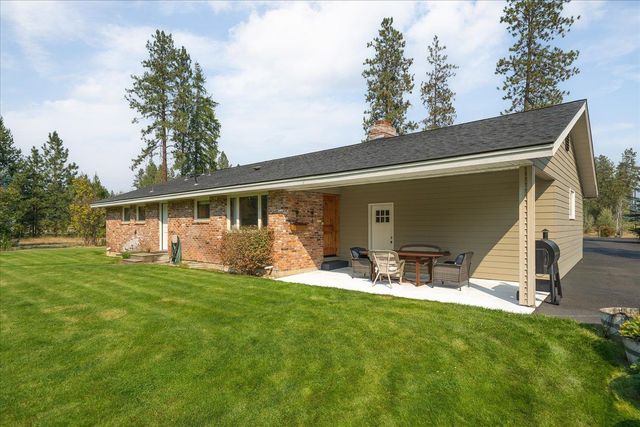 27415 N Bear Lake Rd, Chattaroy, WA 99003
