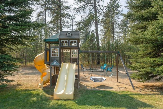 27415 N Bear Lake Rd, Chattaroy, WA 99003