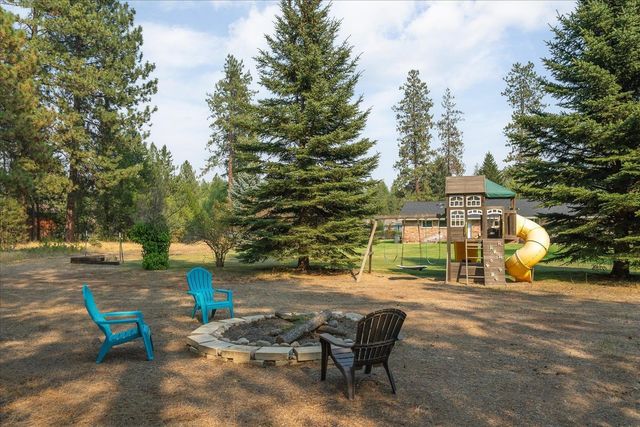 27415 N Bear Lake Rd, Chattaroy, WA 99003