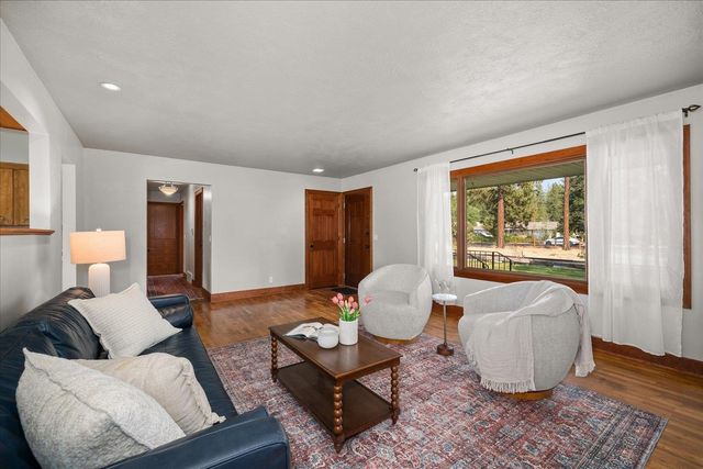 27415 N Bear Lake Rd, Chattaroy, WA 99003