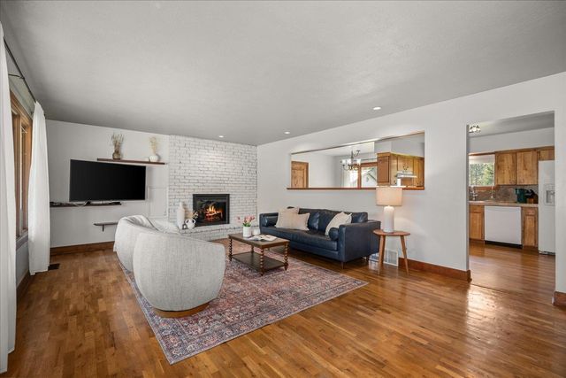 27415 N Bear Lake Rd, Chattaroy, WA 99003