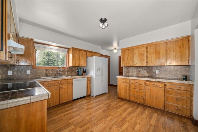 27415 N Bear Lake Rd, Chattaroy, WA 99003