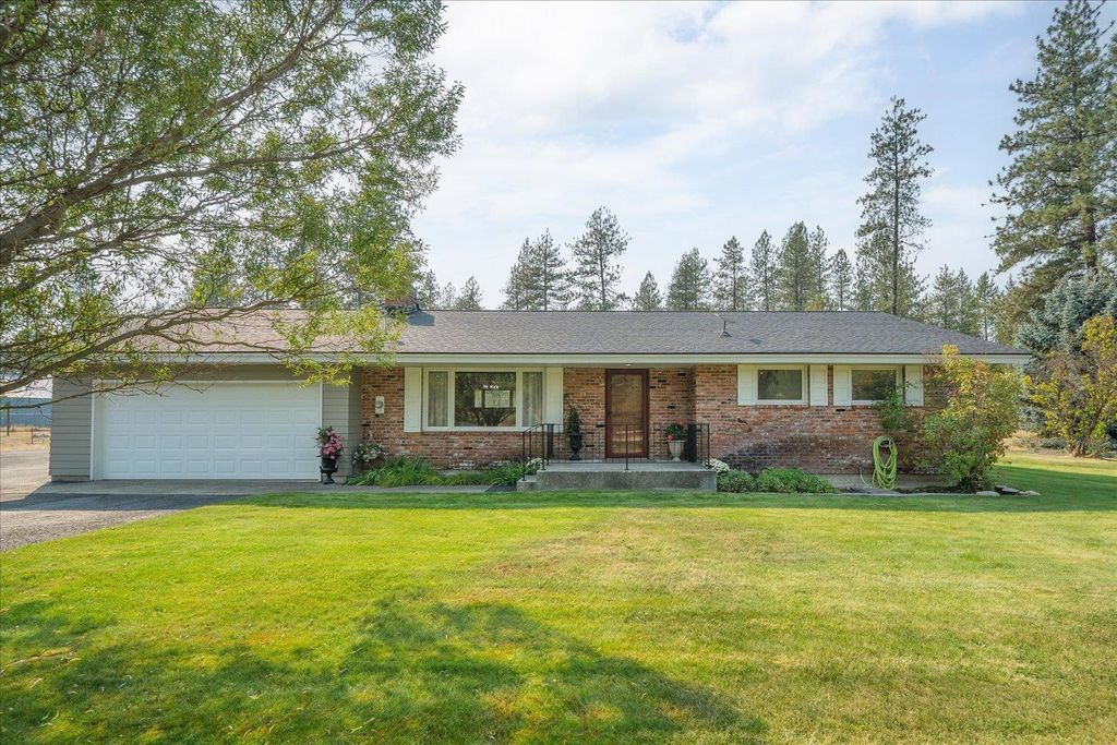27415 N Bear Lake Rd, Chattaroy, WA 99003