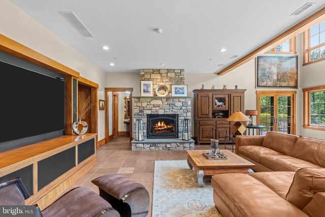 992 WORTHINGTON MILL RD, Newtown, PA 18940