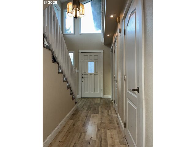 2225 MAINE Ct, North Bend, OR 97459