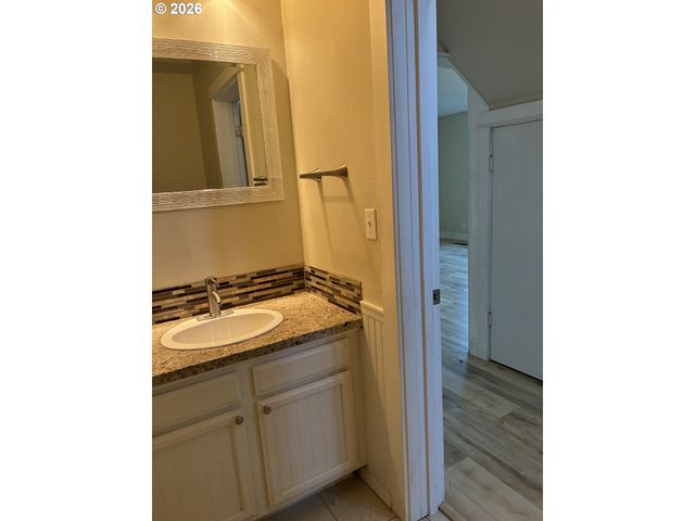 2225 MAINE Ct, North Bend, OR 97459