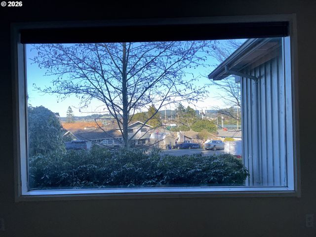 2225 MAINE Ct, North Bend, OR 97459