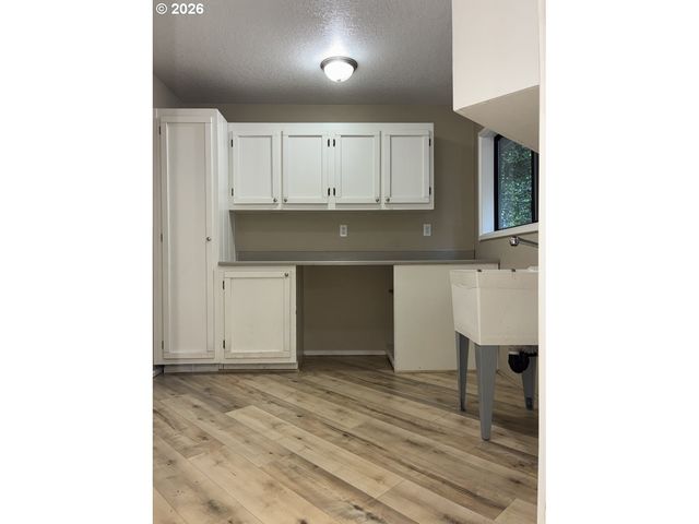 2225 MAINE Ct, North Bend, OR 97459