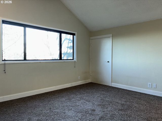 2225 MAINE Ct, North Bend, OR 97459