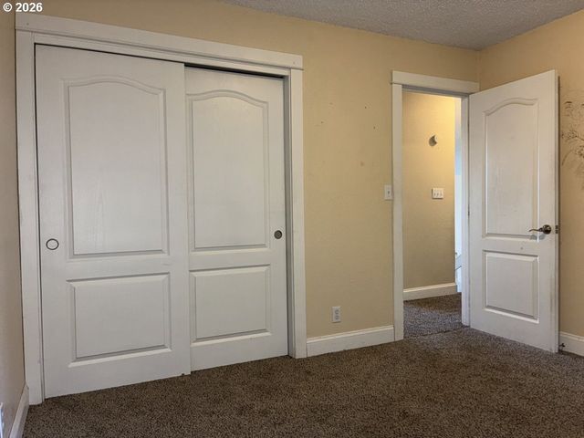 2225 MAINE Ct, North Bend, OR 97459