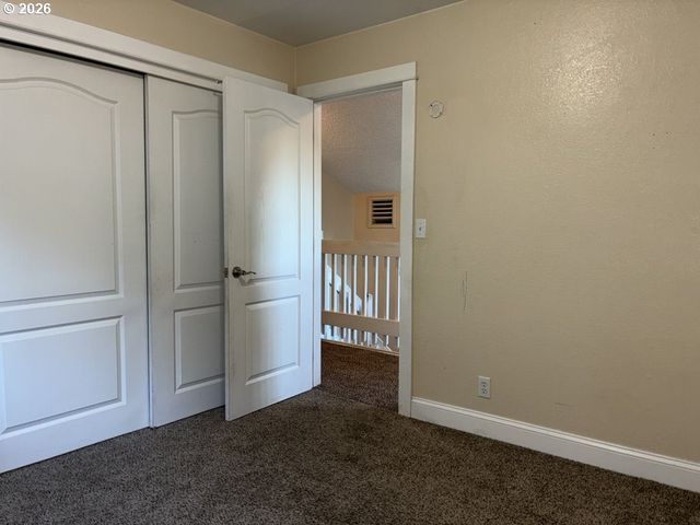 2225 MAINE Ct, North Bend, OR 97459