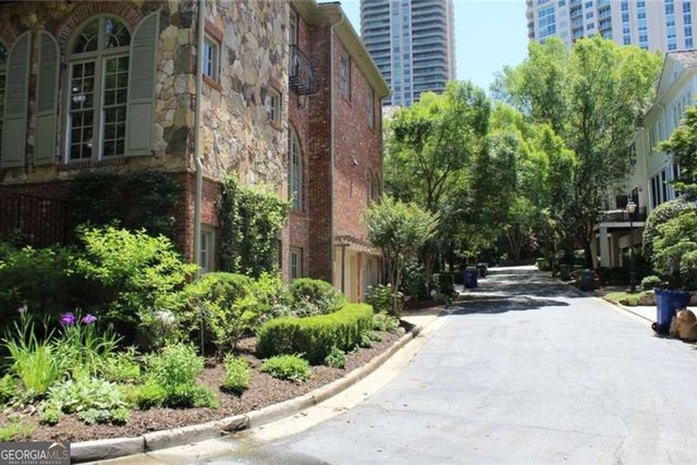 704 Longleaf Drive NE, Atlanta, GA 30342