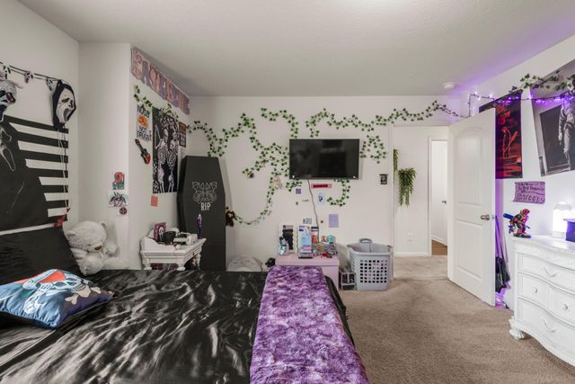 660 Yearwood LN, Jarrell, TX 76537