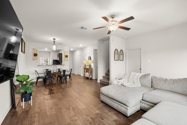 660 Yearwood LN, Jarrell, TX 76537